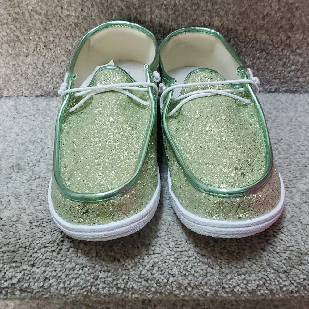 Light green glitter kayaks NIB Size 9 only Corkys